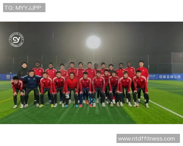 上海足球队运营革新探索新模式助力球队发展与球迷互动提升